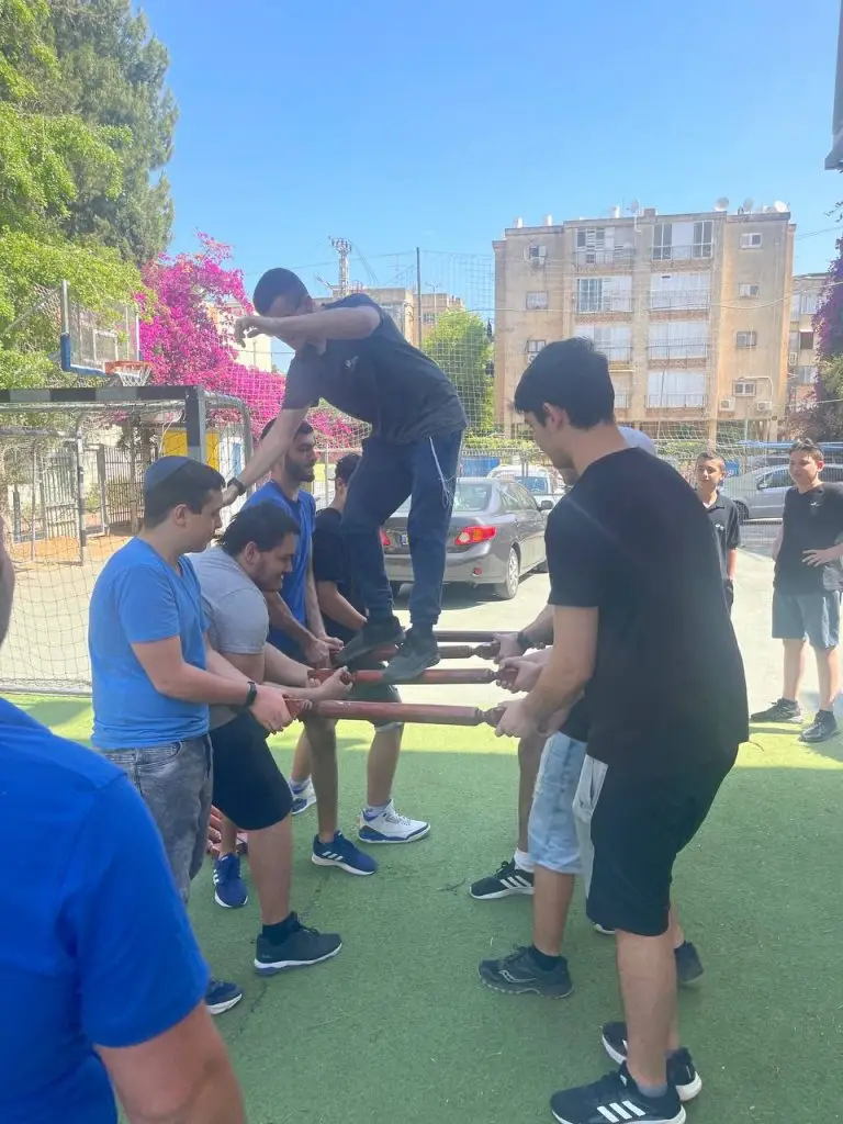 תמונה של תלמידים בפעילות כיתתית
