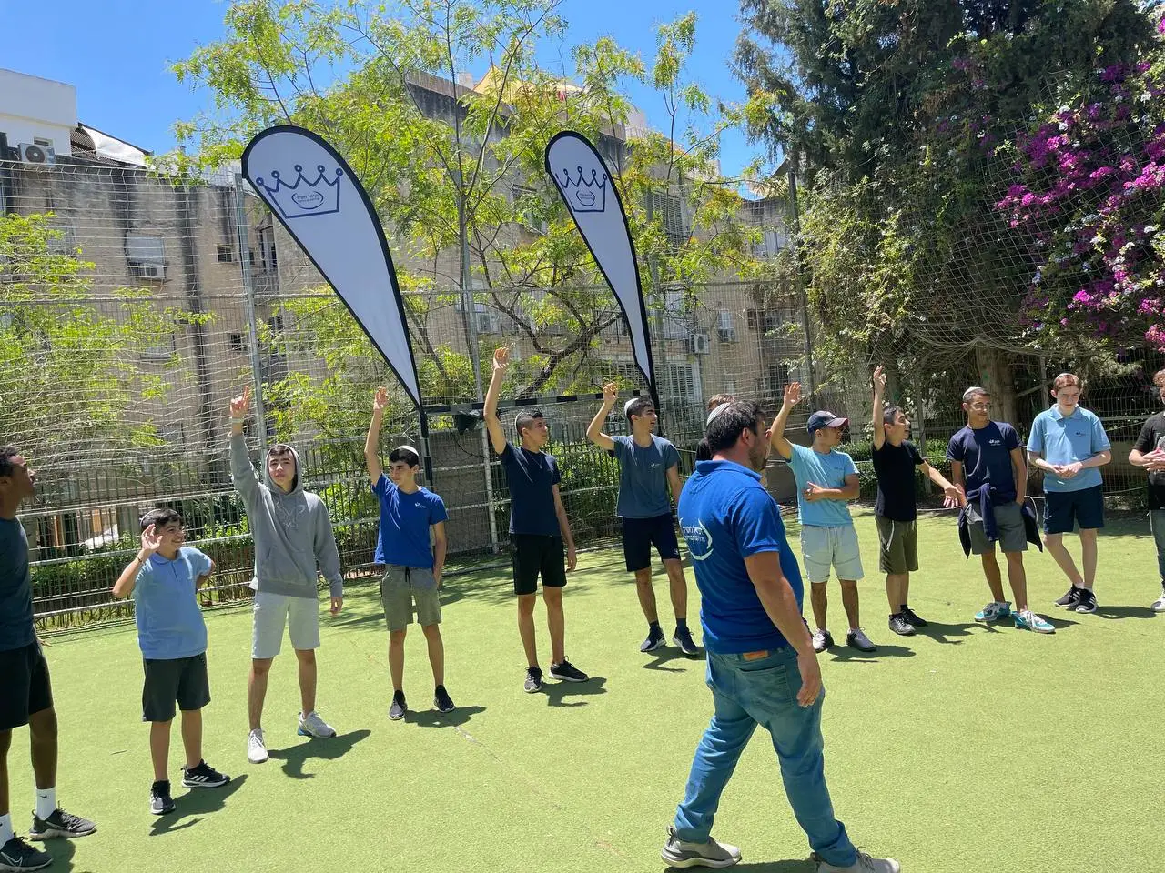 תמונה של תלמידים בפעילות פתיחת שנה גיבוש